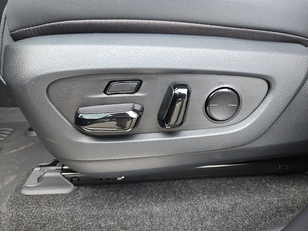 Used 2025 Lexus GX 550 w/ Accessory Package (2T) image 14