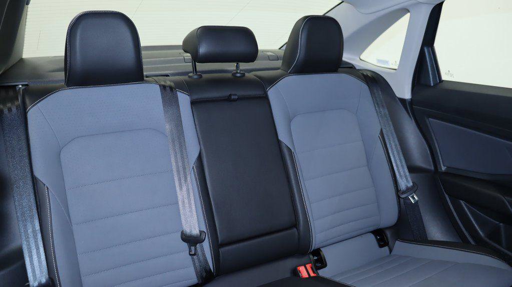 Used 2025 Volkswagen Jetta SE FWD image 25