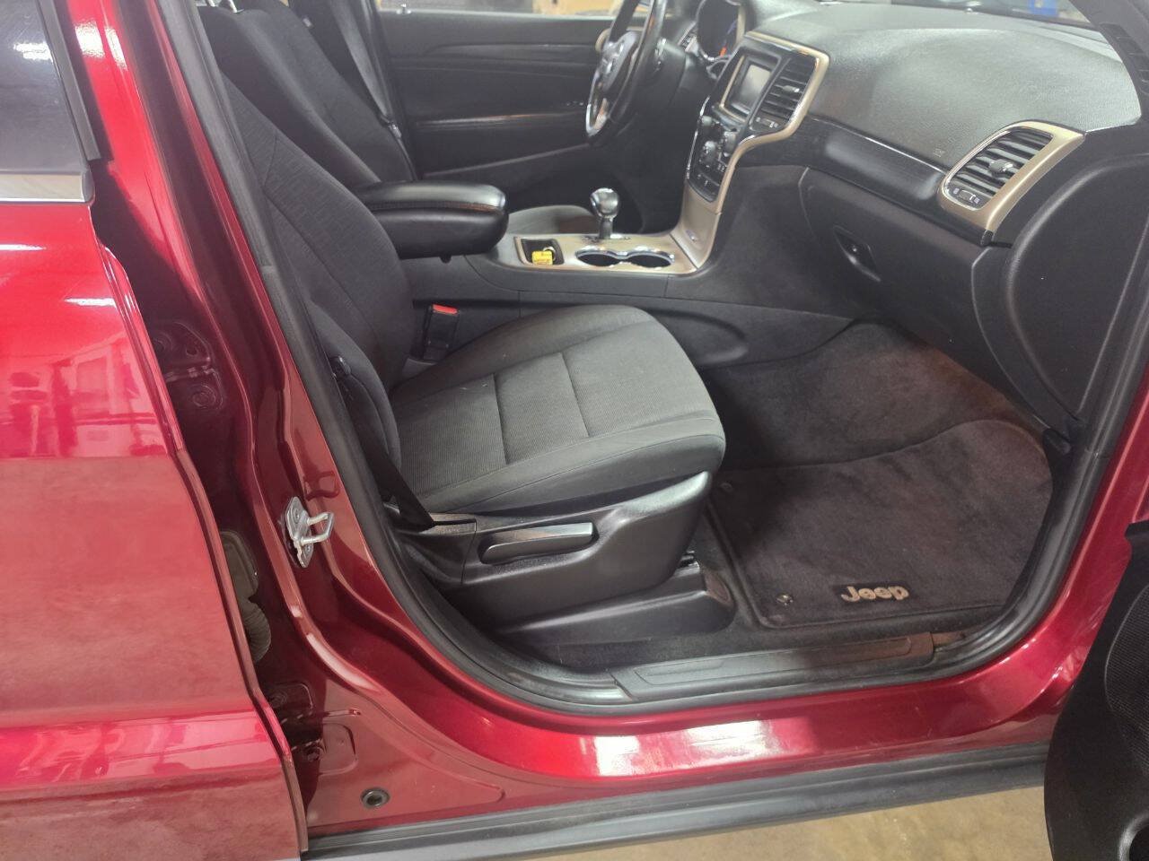 Used 2014 Jeep Grand Cherokee Laredo AWD/4WD image 15