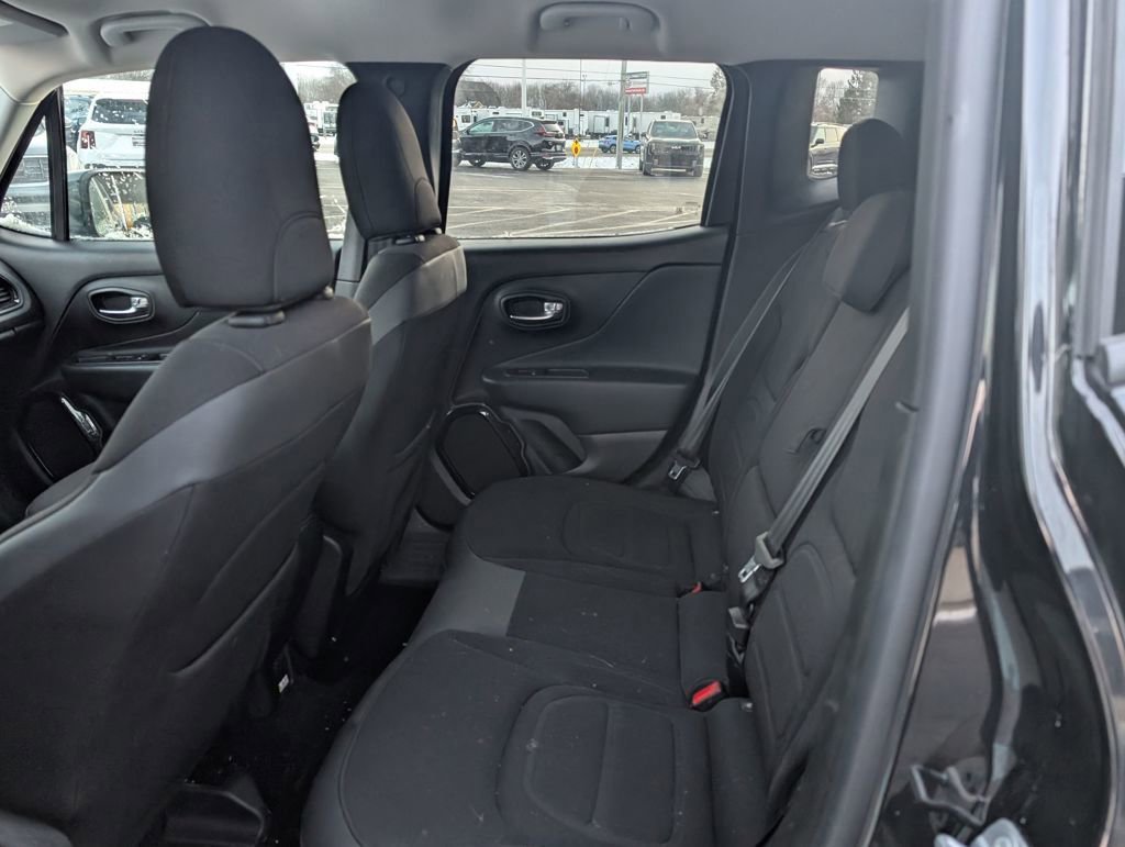 Used 2016 Jeep Renegade Latitude image 9