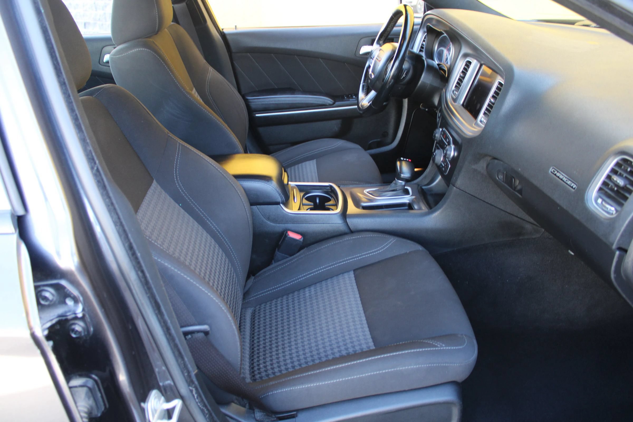 Used 2023 Dodge Charger SXT RWD image 10