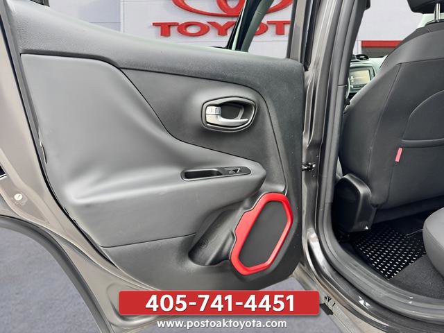 Used 2016 Jeep Renegade Trailhawk AWD/4WD image 23