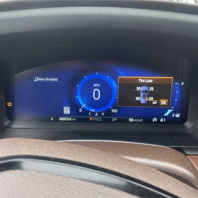 Used 2022 Ford Explorer King Ranch w/ Premium Technology Package image 8