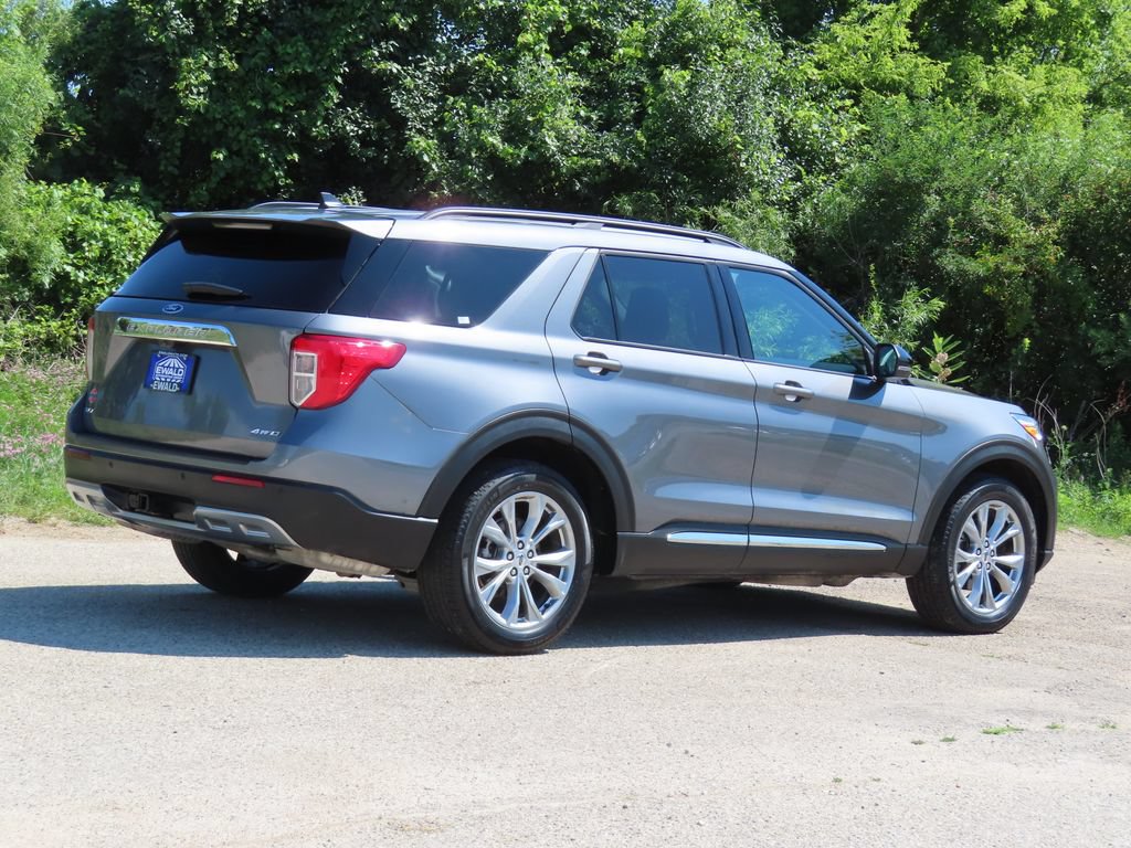 Used 2024 Ford Explorer XLT w/ Equipment Group 202A AWD/4WD image 3