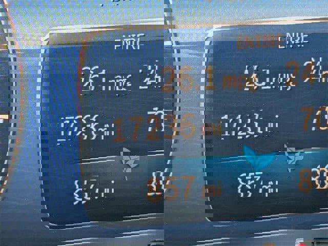 Used 2024 Mercedes-Benz GLC 300 4MATIC image 35