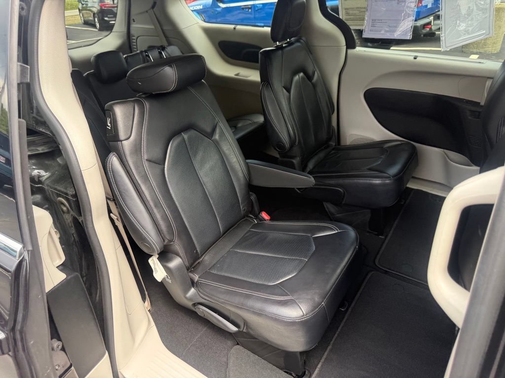 Used 2022 Chrysler Pacifica Touring-L AWD/4WD image 53