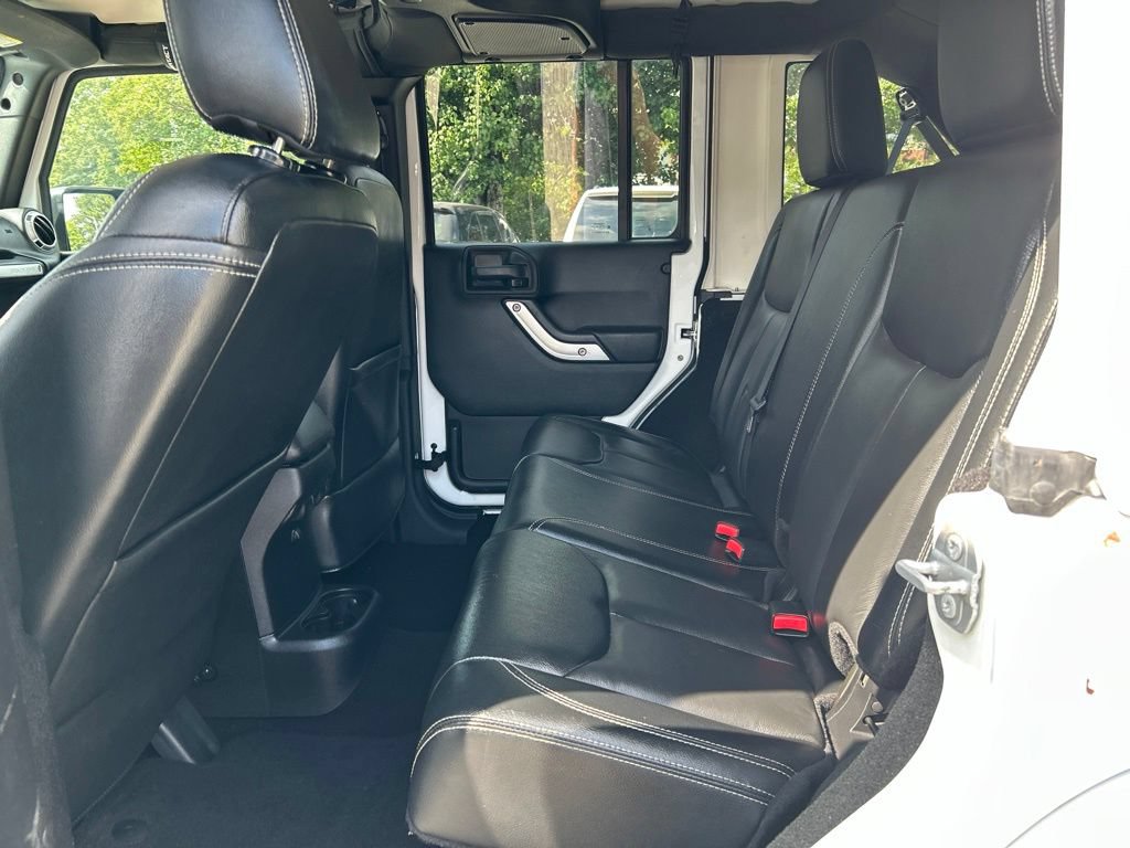 Used 2015 Jeep Wrangler Unlimited Sahara w/ Max Tow Package AWD/4WD image 23