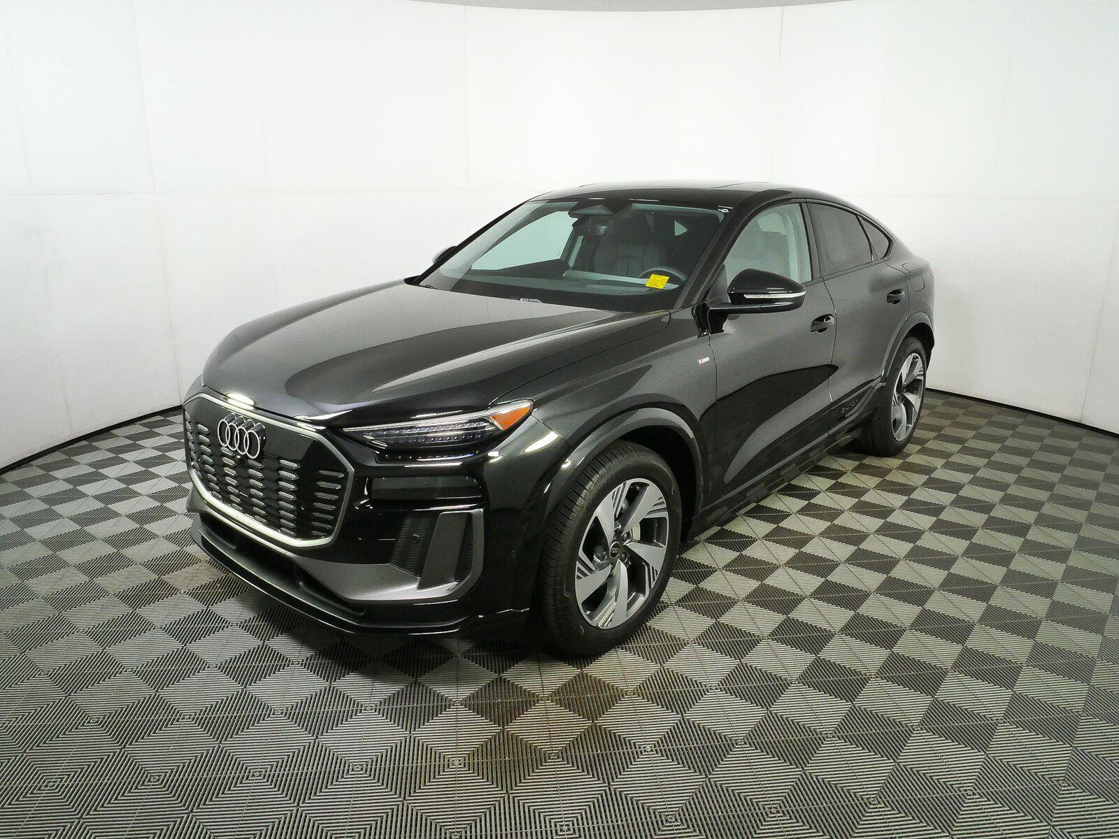 Used 2025 Audi Q6 e-tron Prestige w/ Black Warm Weather Package AWD/4WD image 23