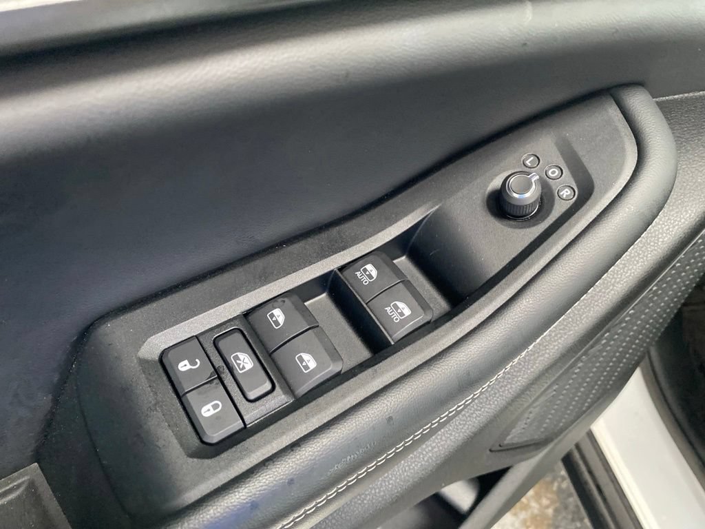 Used 2023 Jeep Grand Cherokee Laredo RWD image 14