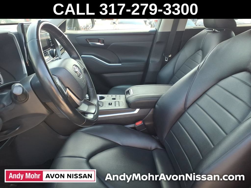 Used 2024 Toyota Highlander XLE AWD/4WD image 18