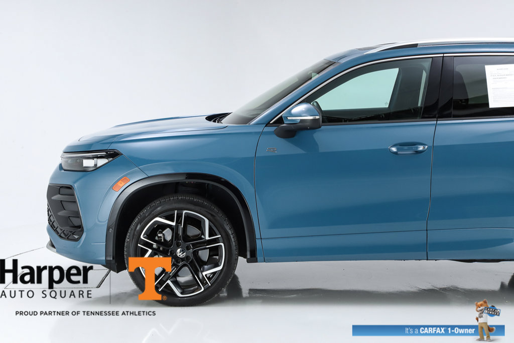 Used 2025 Volkswagen Tiguan SEL R-Line AWD/4WD image 3