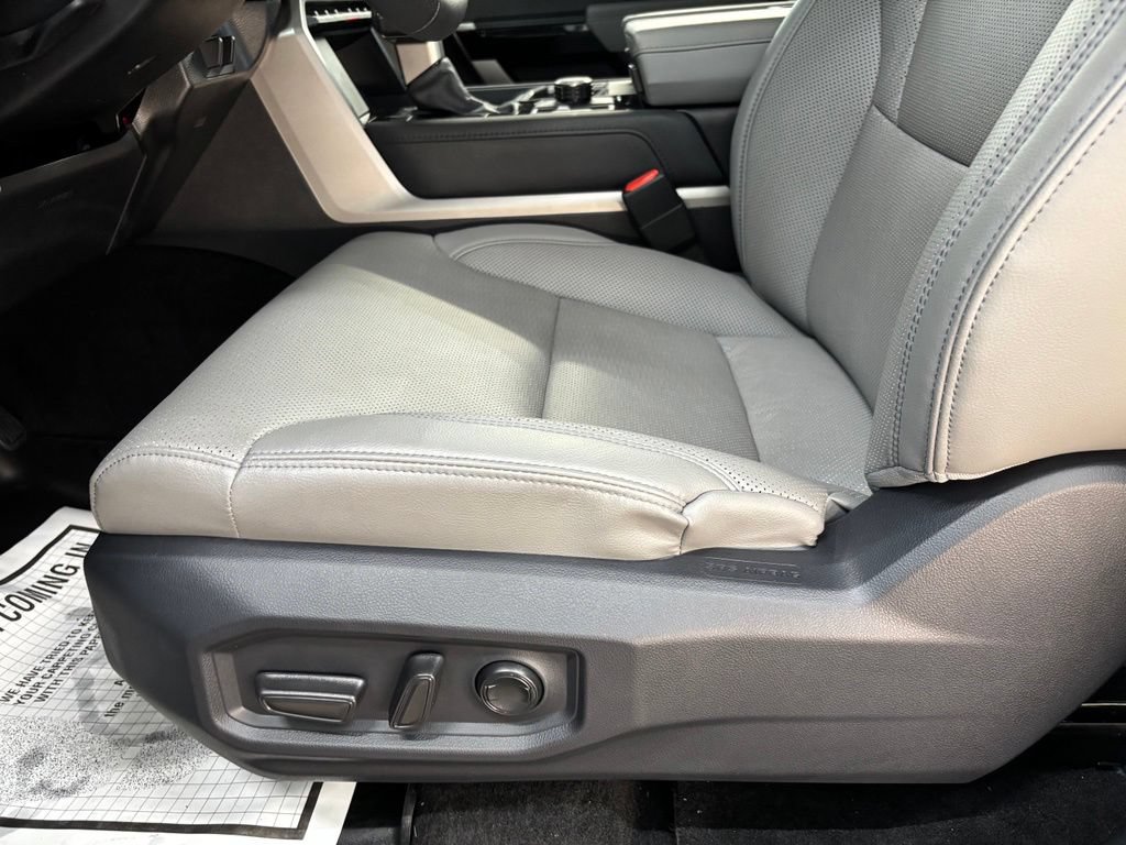 Used 2025 Toyota Tundra Limited AWD/4WD image 13