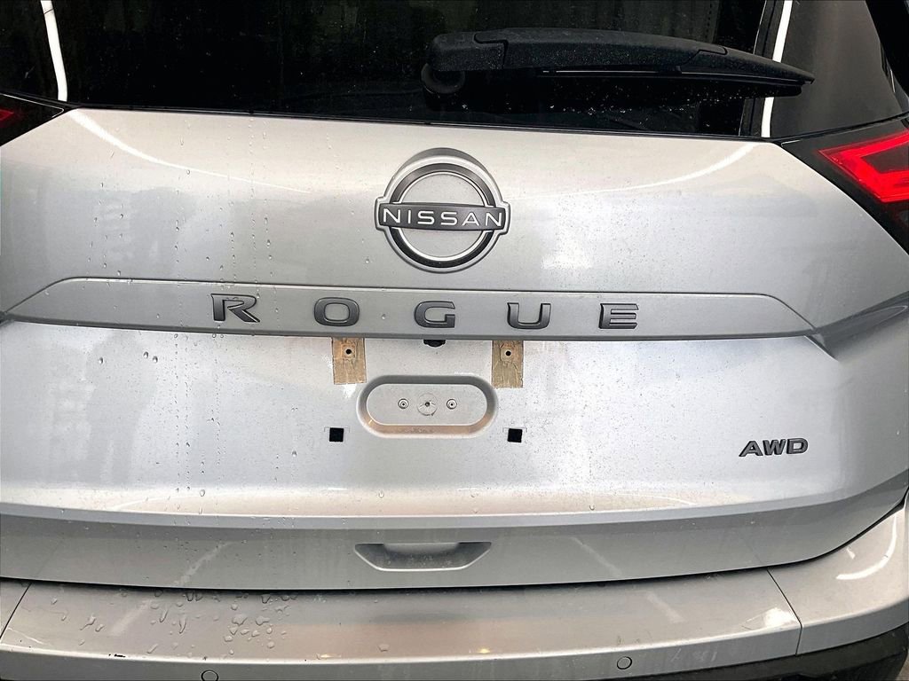 Used 2024 Nissan Rogue S image 27