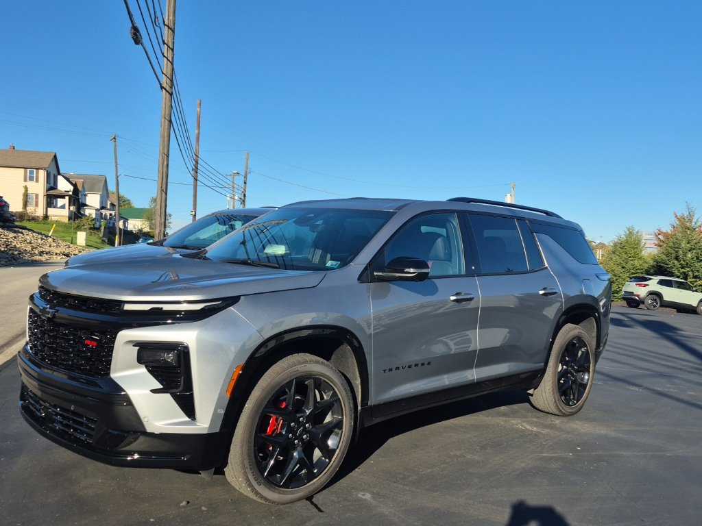 Used 2024 Chevrolet Traverse RS FWD image 3