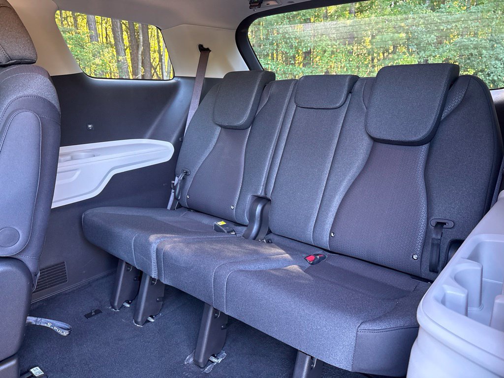 Used 2024 Kia Carnival LX FWD image 14