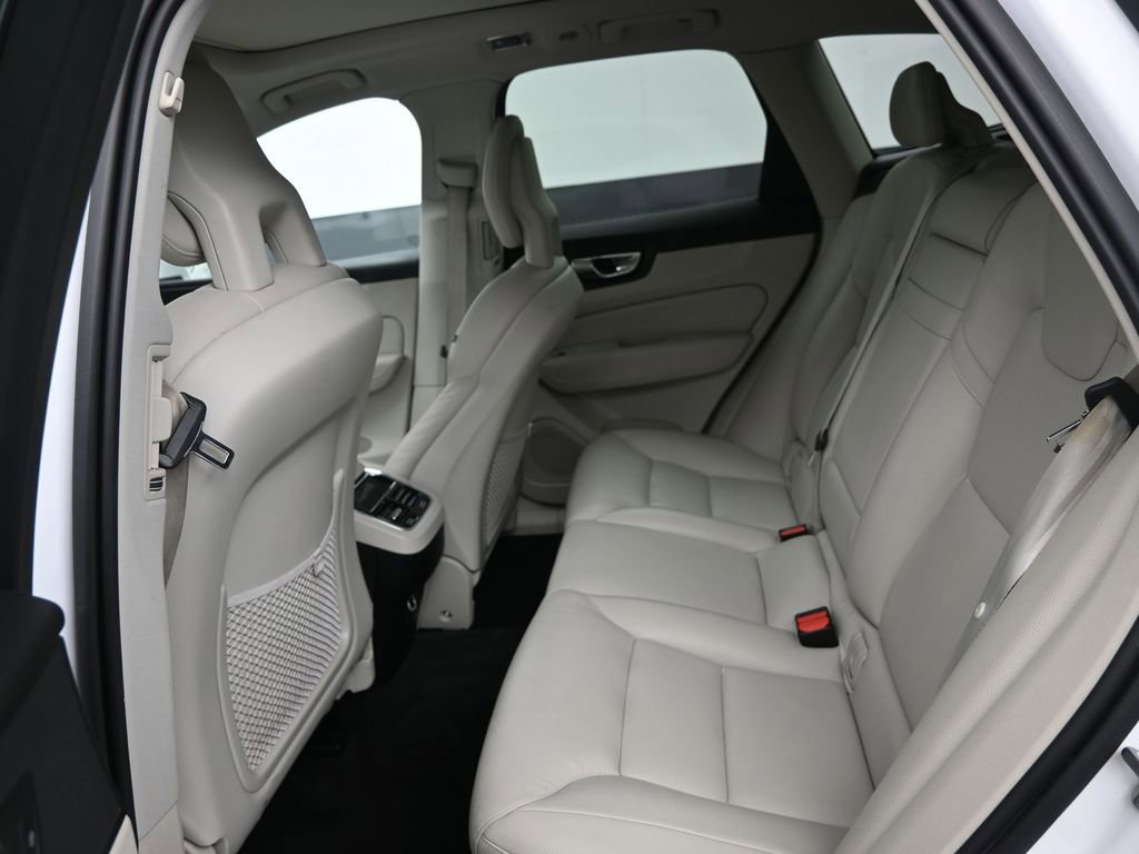 Used 2018 Volvo XC60 T5 Inscription w/ Convenience Package image 13