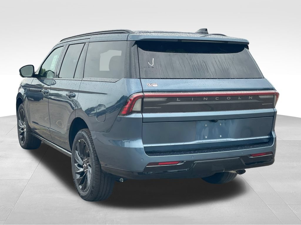 New 2027 Lincoln Navigator Reserve w/ Jet Appearance Package AWD/4WD image 3