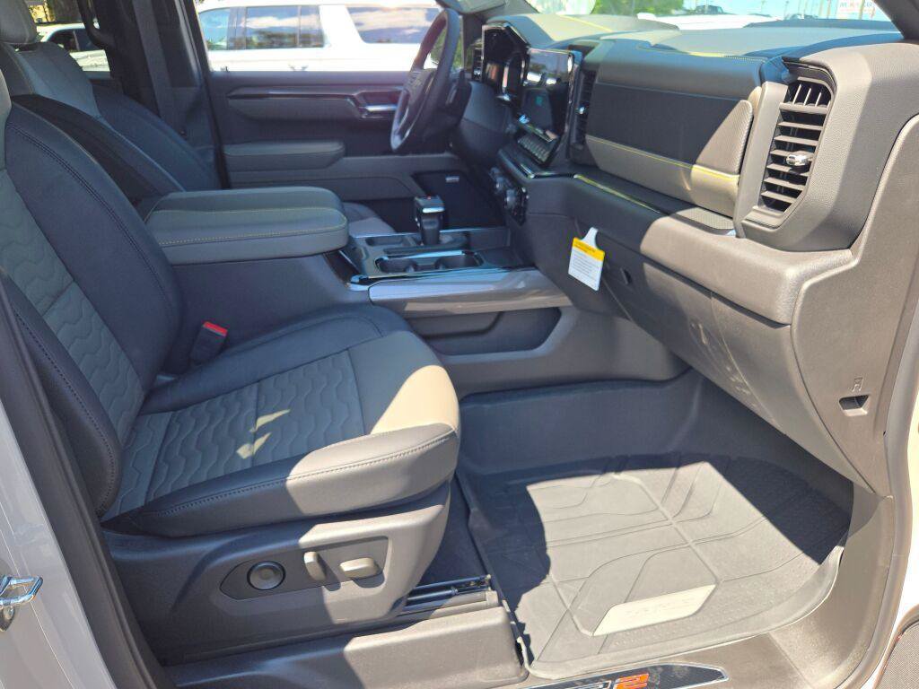 New 2026 Chevrolet Silverado 1500 ZR2 w/ LPO, Dark Essentials Package AWD/4WD image 5