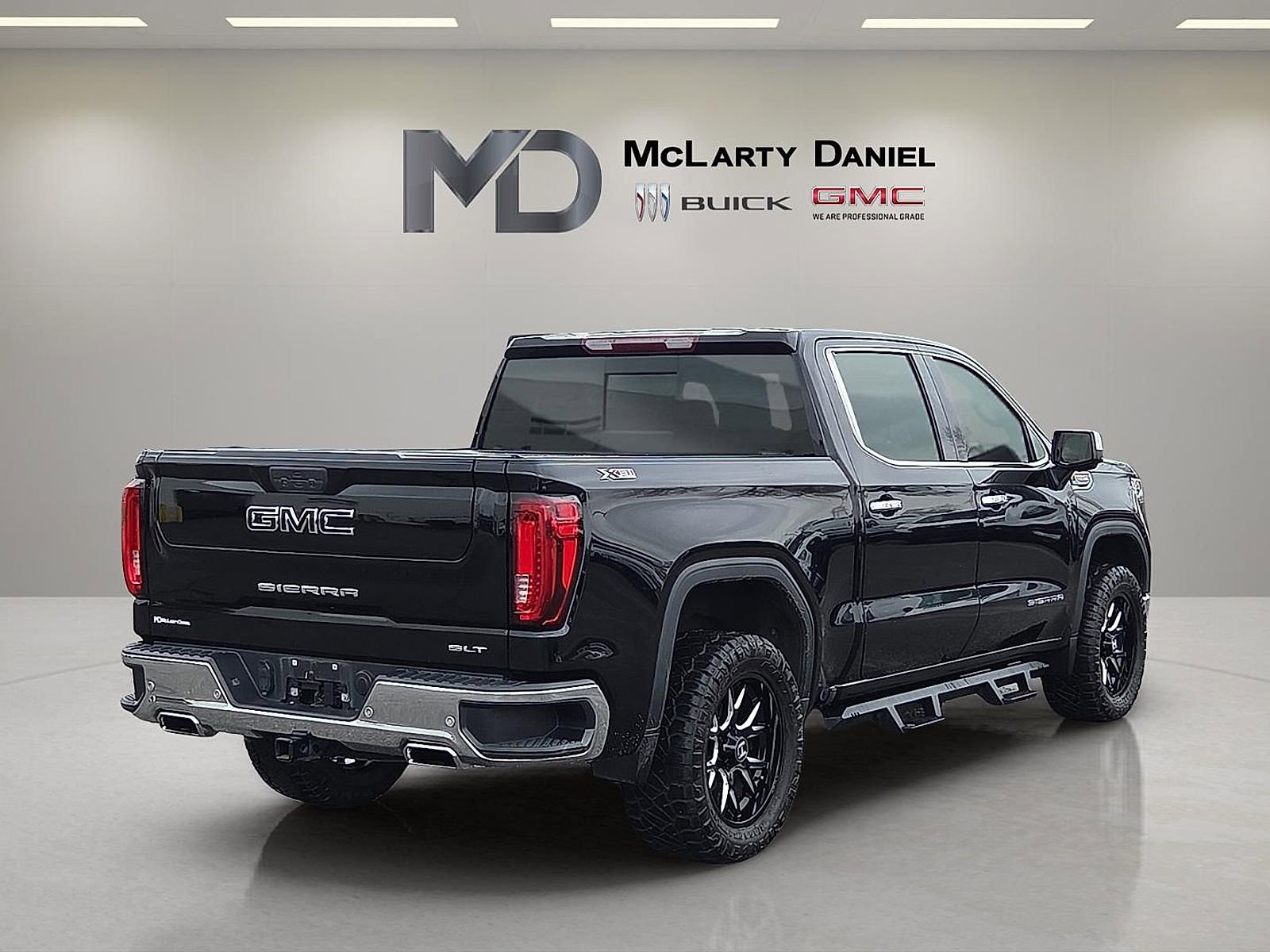 Used 2019 GMC Sierra 1500 SLT w/ SLT Premium Plus Package image 5