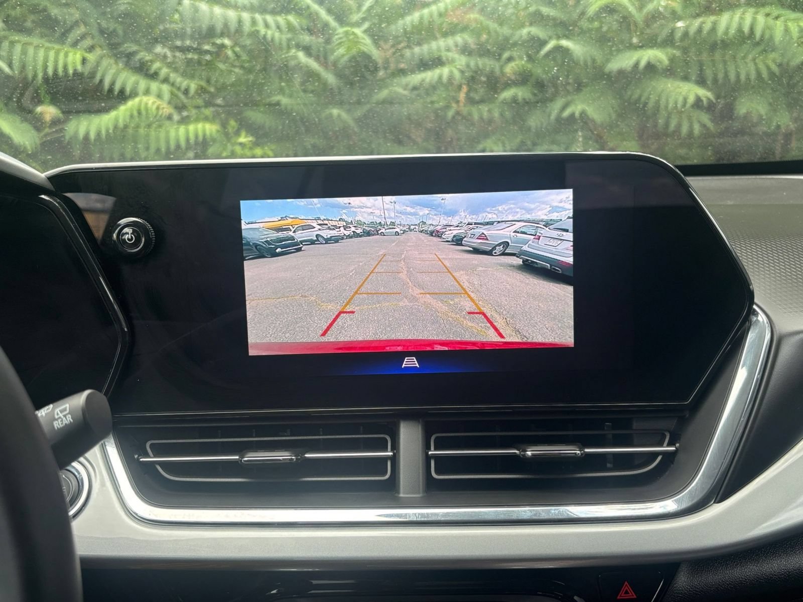 Used 2025 Chevrolet Trax LT w/ LT Convenience Package FWD image 21