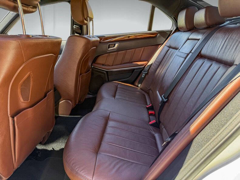 Used 2014 Mercedes-Benz E 350 4MATIC Sedan image 11