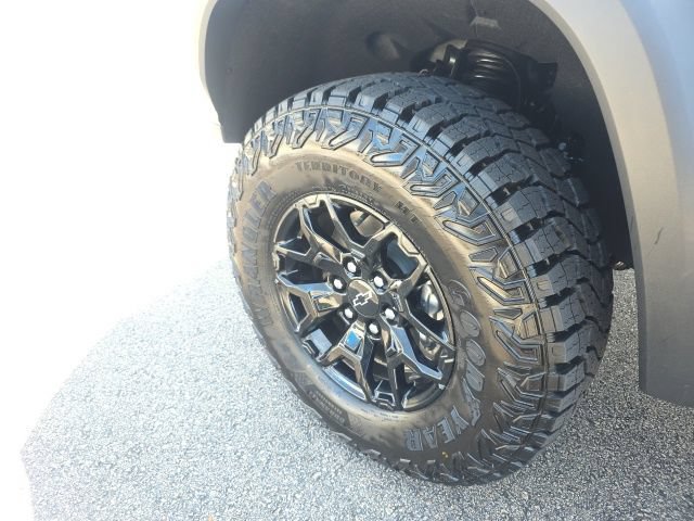New 2026 Chevrolet Colorado ZR2 w/ Midnight Edition AWD/4WD image 12