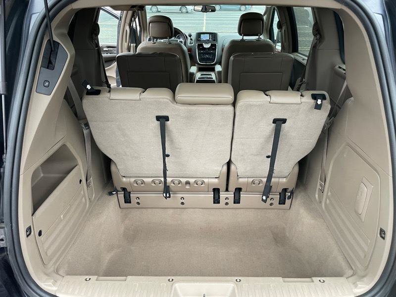Used 2014 Chrysler Town & Country Touring FWD image 15