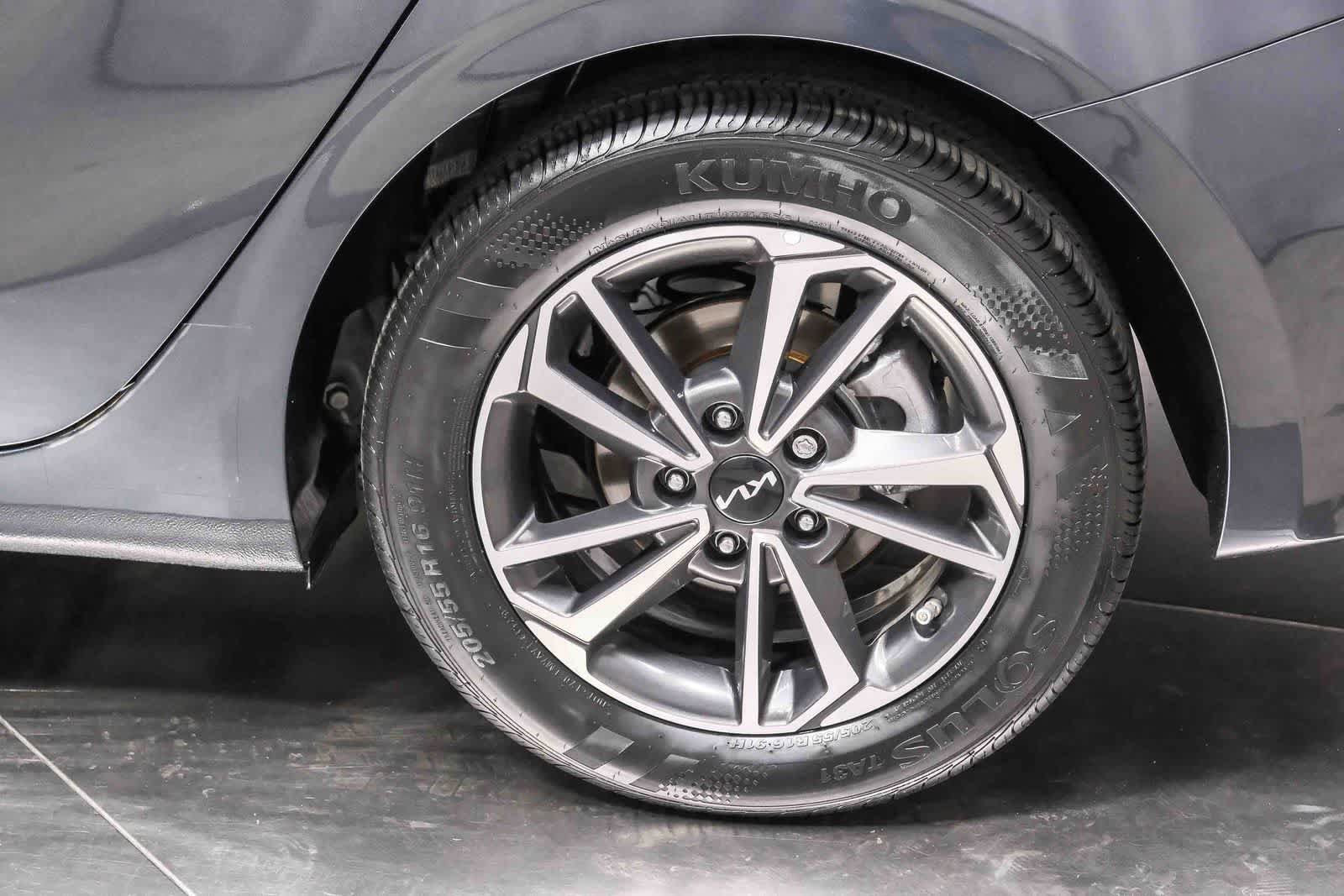 Used 2024 Kia Forte LXS w/ LXS Technology Package FWD image 9