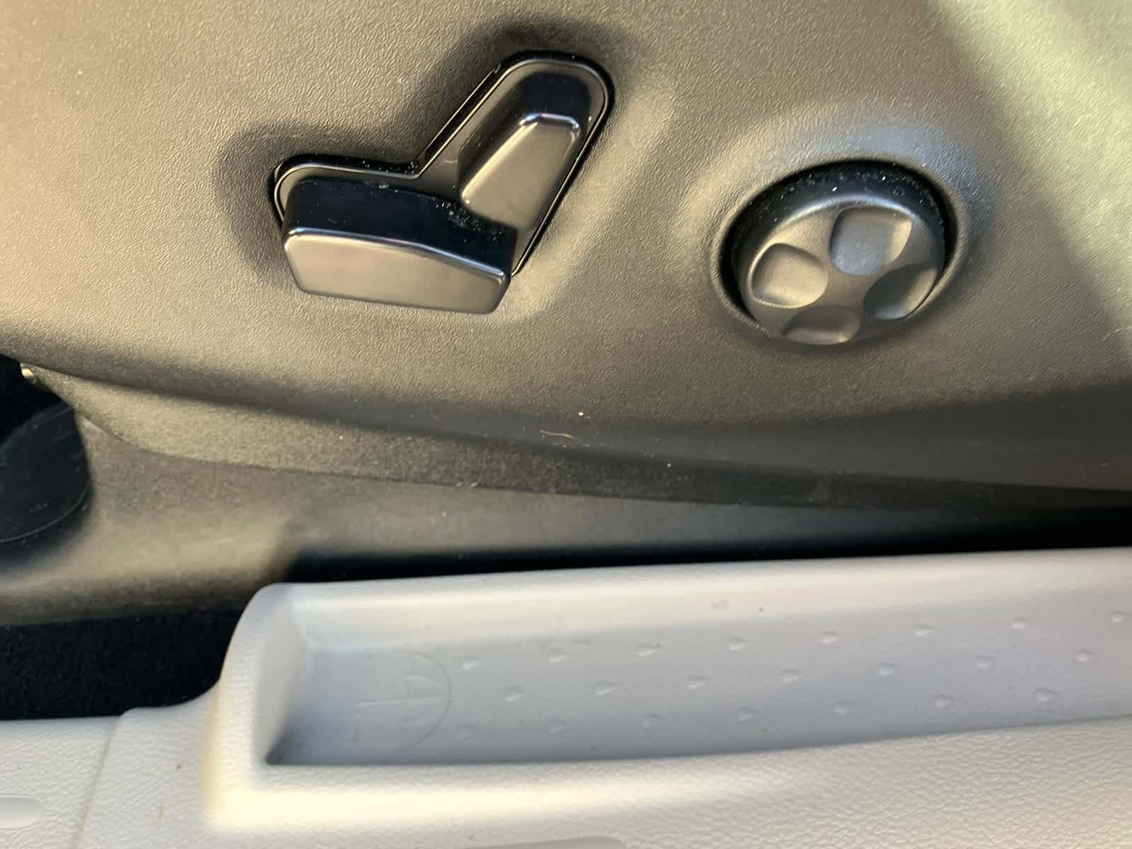 Used 2024 Chrysler Pacifica Touring-L image 11