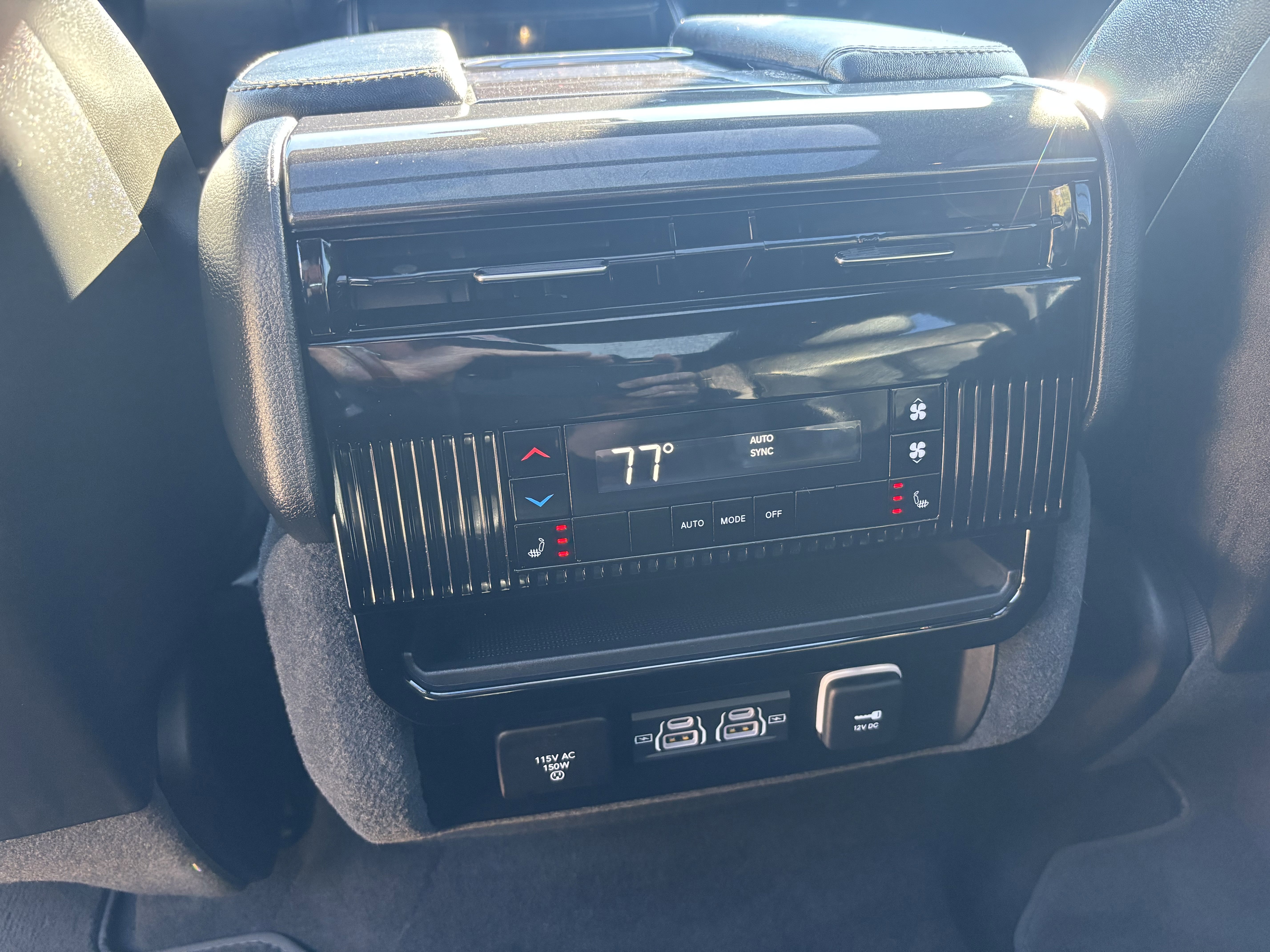 Used 2024 Jeep Wagoneer 4WD w/ Premium Group I image 26