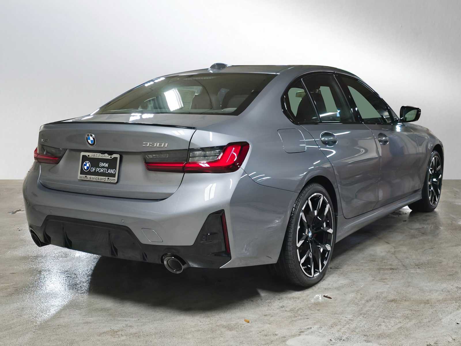 Used 2026 BMW 330i xDrive Sedan w/ M Sport Package AWD/4WD image 3
