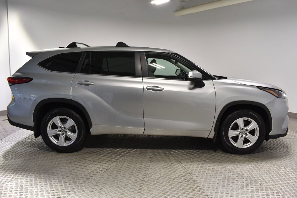 Used 2023 Toyota Highlander XLE image 6