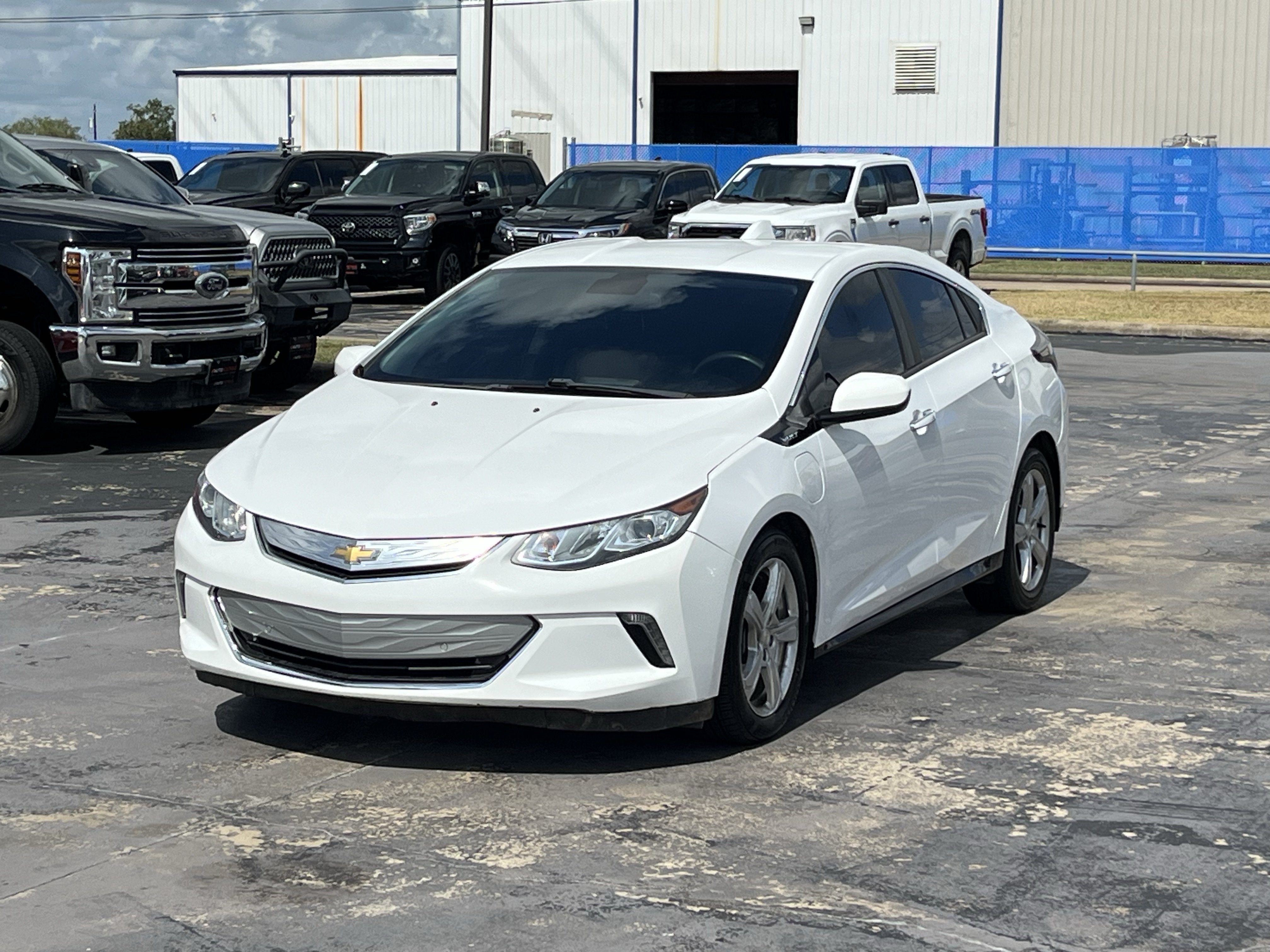 Used 2018 Chevrolet Volt LT FWD image 3