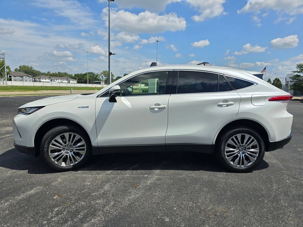 Certified 2021 Toyota Venza XLE w/ Carpet Mat Package (TMS) AWD/4WD image 13