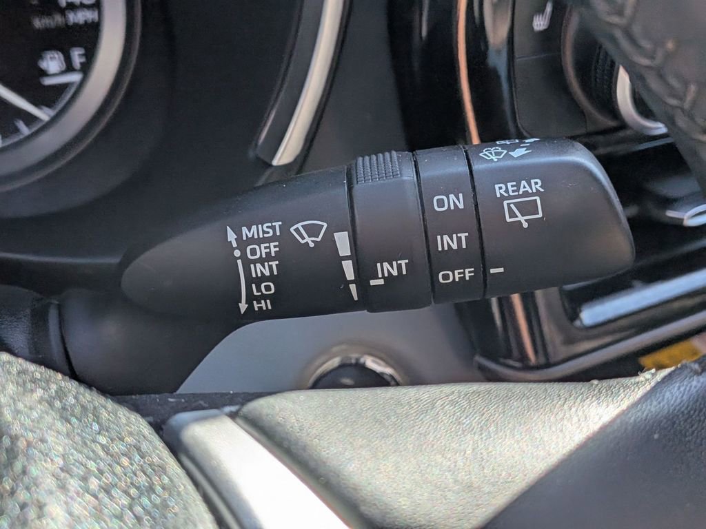 Used 2022 Toyota Highlander XLE AWD/4WD image 22