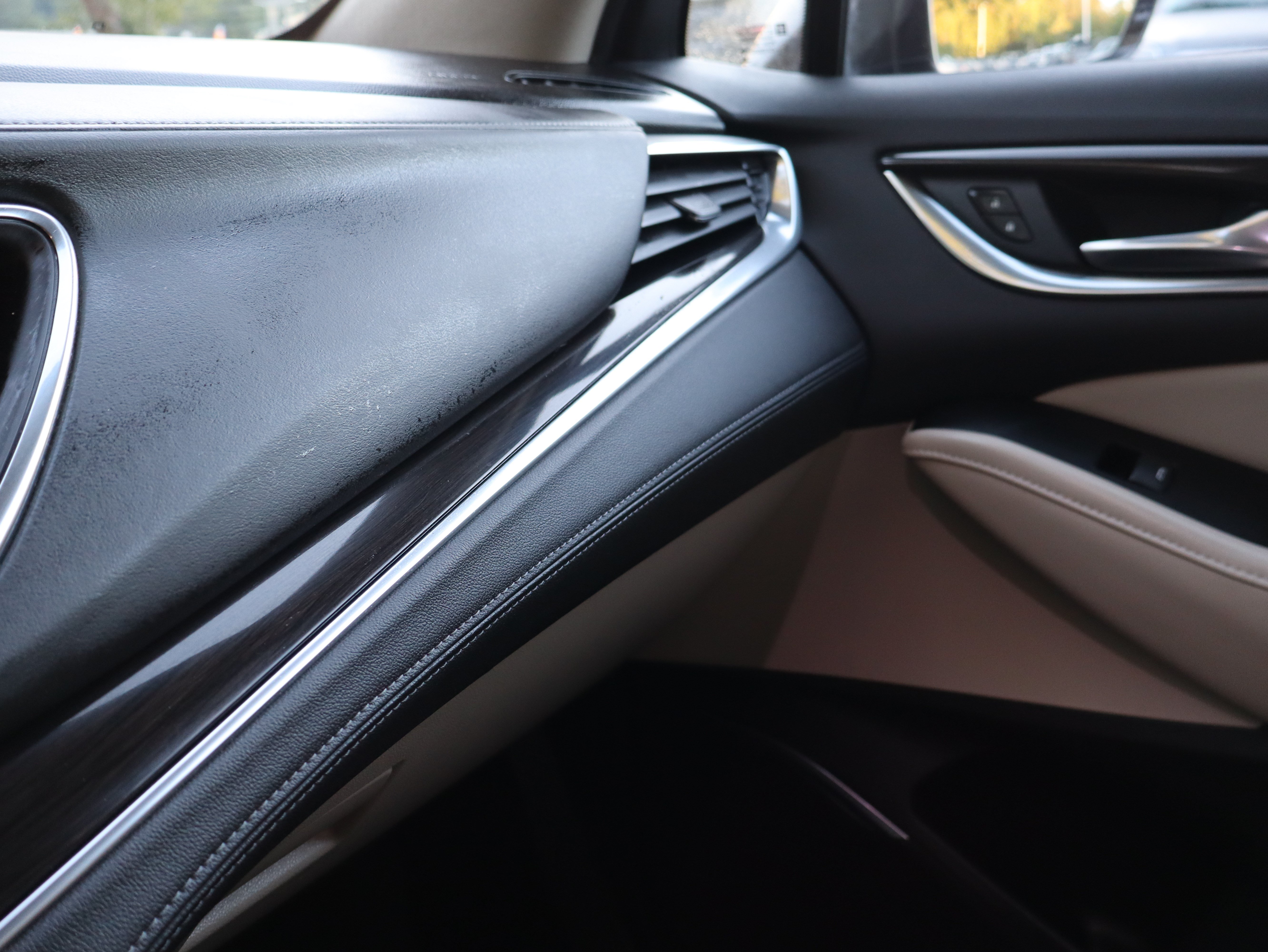 Used 2019 Buick Enclave Essence FWD image 41
