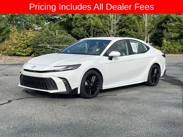 Used 2025 Toyota Camry SE FWD image 1