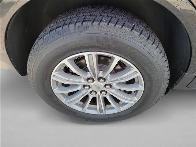 Used 2017 Cadillac XT5 Luxury w/ Driver Awareness Package FWD image 11