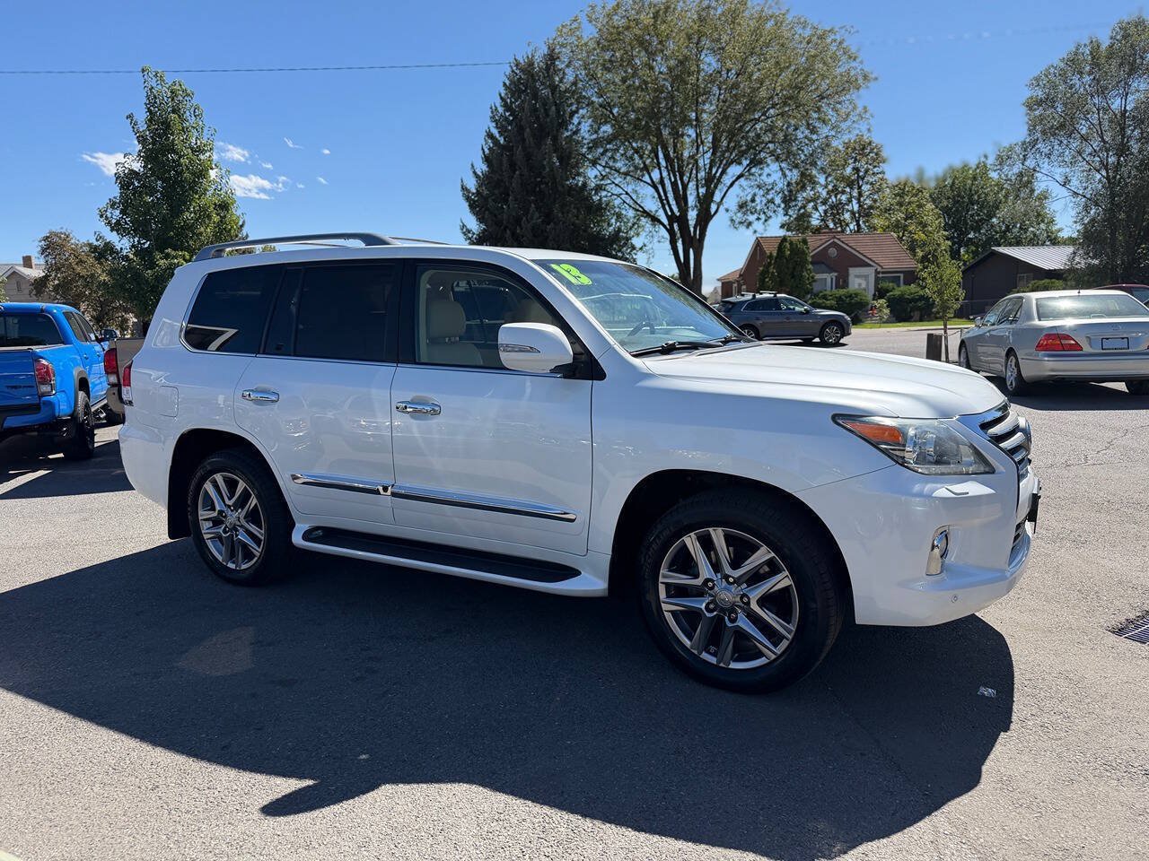 Used 2013 Lexus LX 570 4WD w/ Luxury Pkg image 12