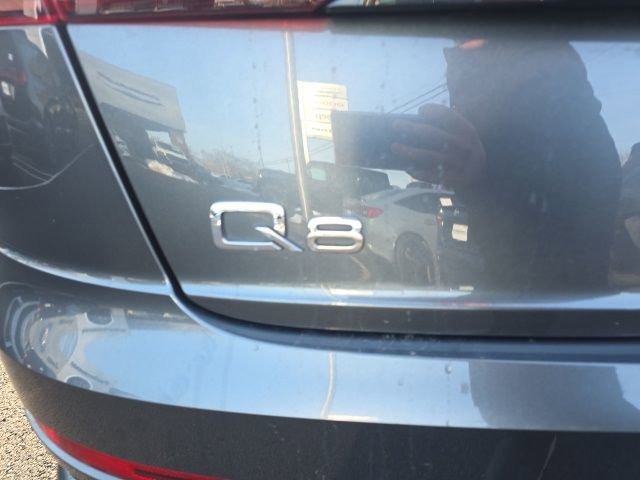 Used 2022 Audi Q8 Prestige image 25