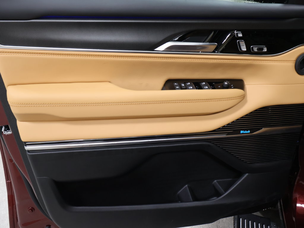 New 2026 Jeep Grand Wagoneer Summit AWD/4WD image 10