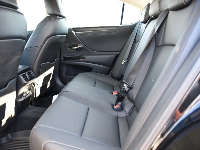 Certified 2025 Lexus ES 350 w/ Premium Package image 18