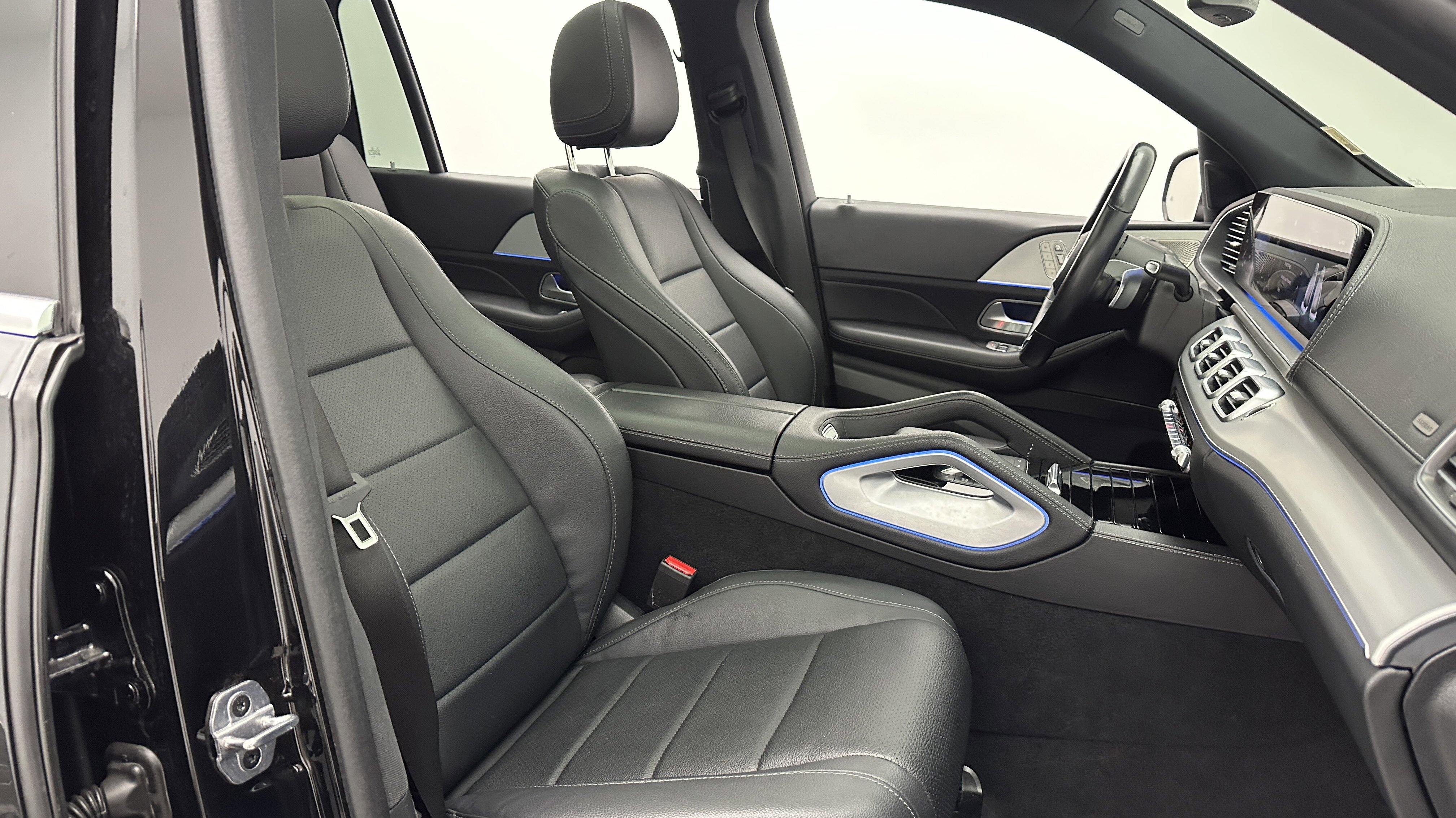 Used 2024 Mercedes-Benz GLS 450 4MATIC image 37