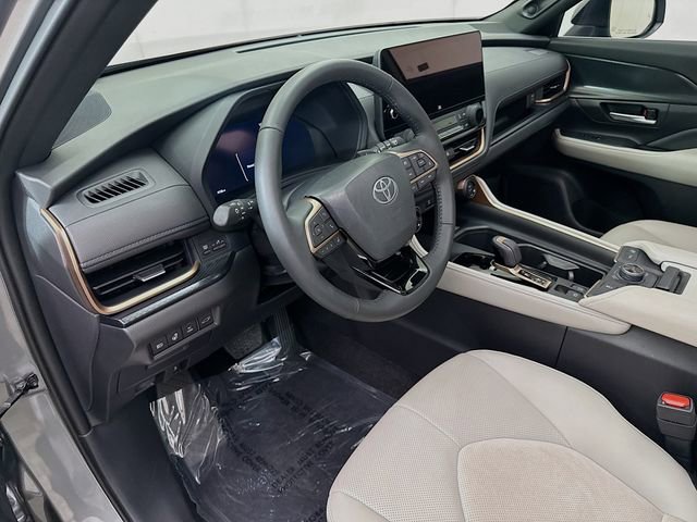 Used 2025 Toyota Grand Highlander AWD Hybrid image 9