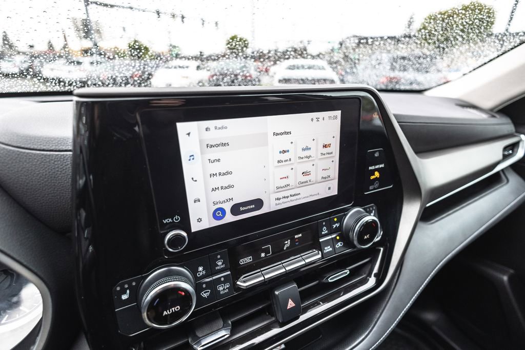 Used 2023 Toyota Highlander XLE image 15