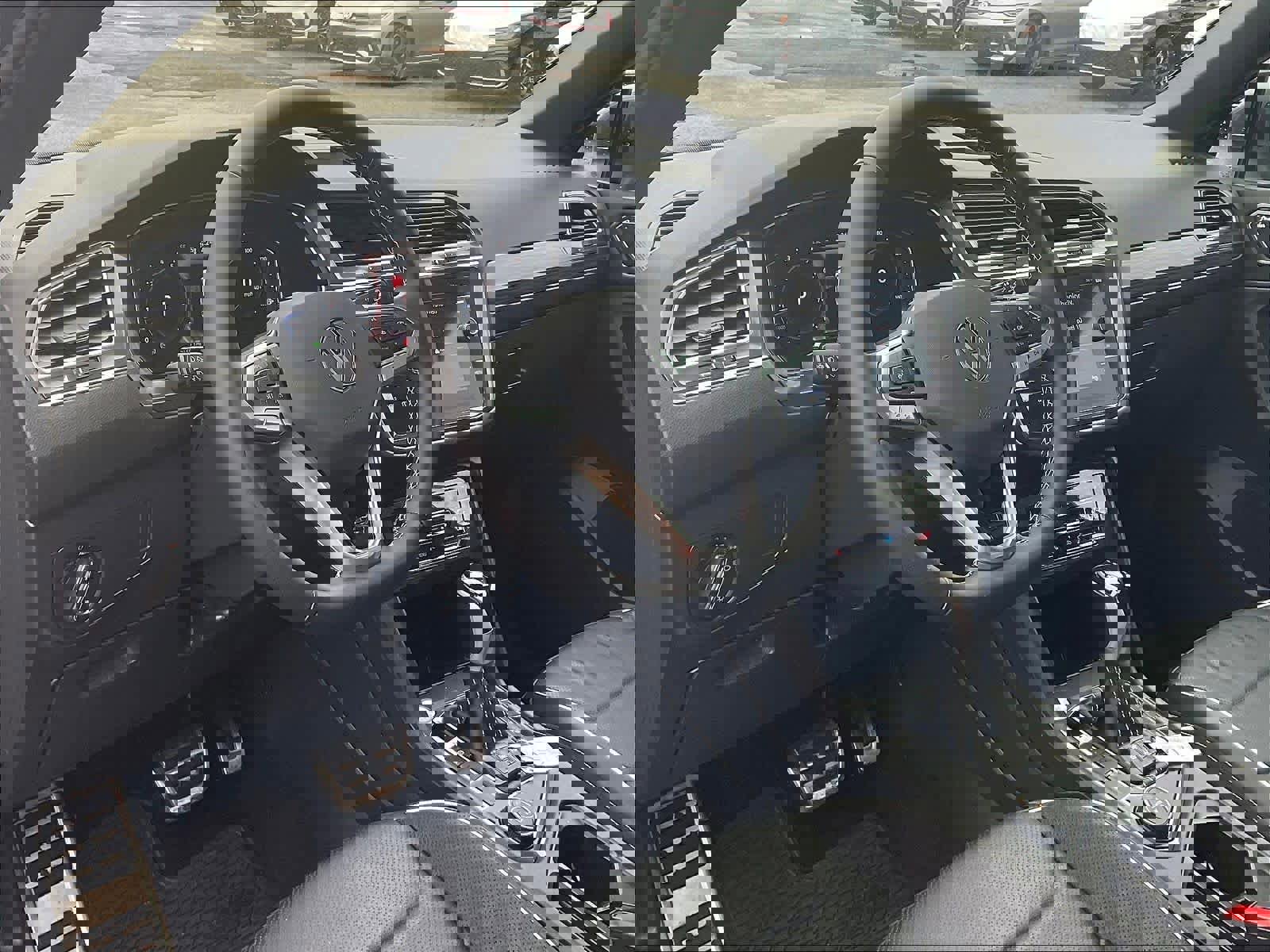 Used 2023 Volkswagen Tiguan SEL R-Line image 8