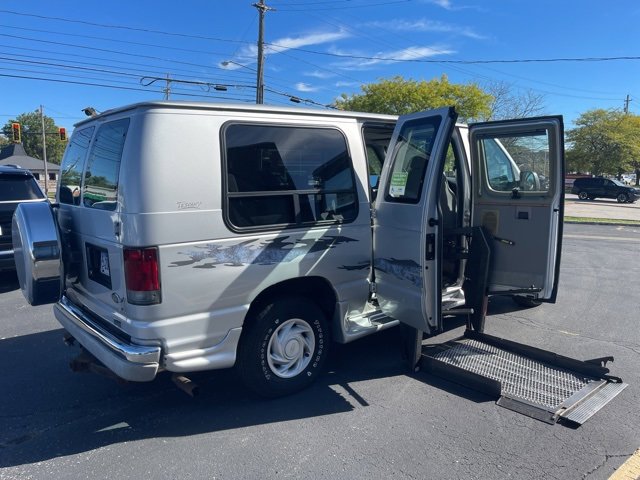 Used 2002 Ford E-150 and Econoline 150 RV image 9