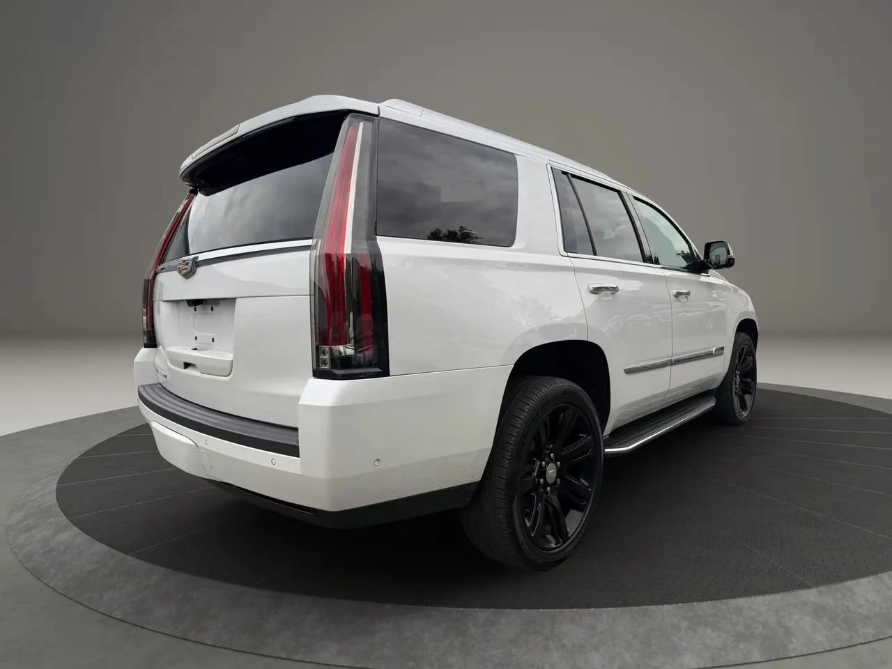Used 2018 Cadillac Escalade Luxury AWD/4WD image 5