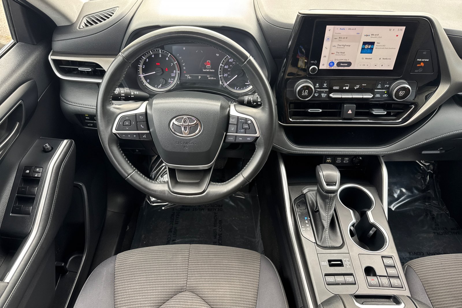 Used 2023 Toyota Highlander LE AWD/4WD image 15