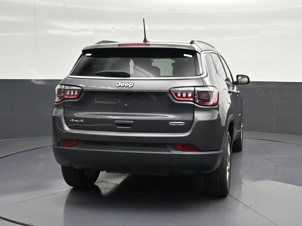 Used 2024 Jeep Compass Latitude AWD/4WD image 2